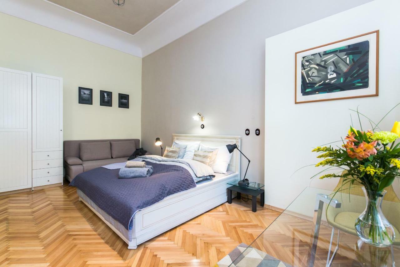 Apartamento Nebovidy I - Historic Centre - Terrace - Air Conditioning